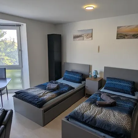 Moderne Kleine Im Ex-studentenwohnheim In Appartamento *