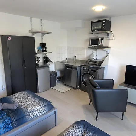 Apartmán Moderne Kleine Im Ex-studentenwohnheim In
